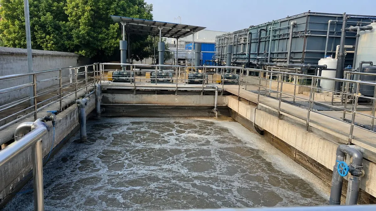 Biological polishing units for leachate treatment after pretreatment