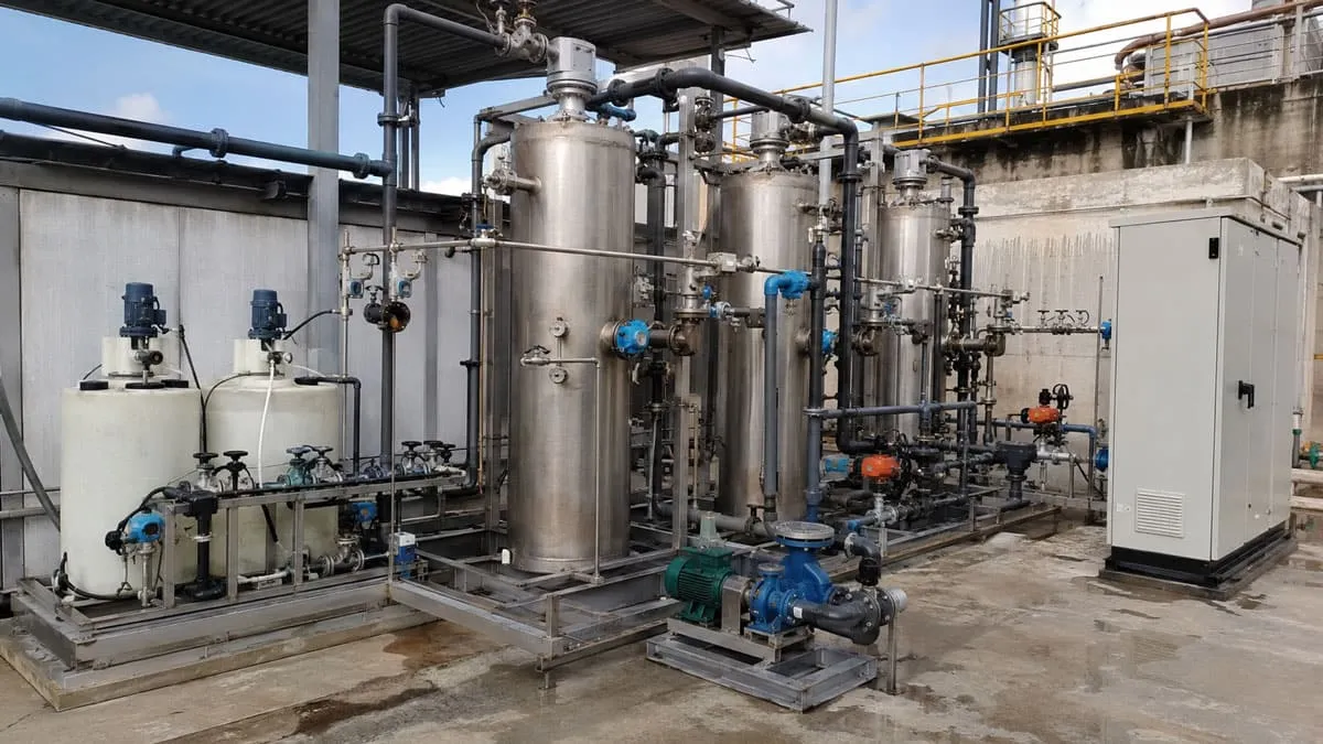 Catalytic oxidation reactor for refractory leachate treatment