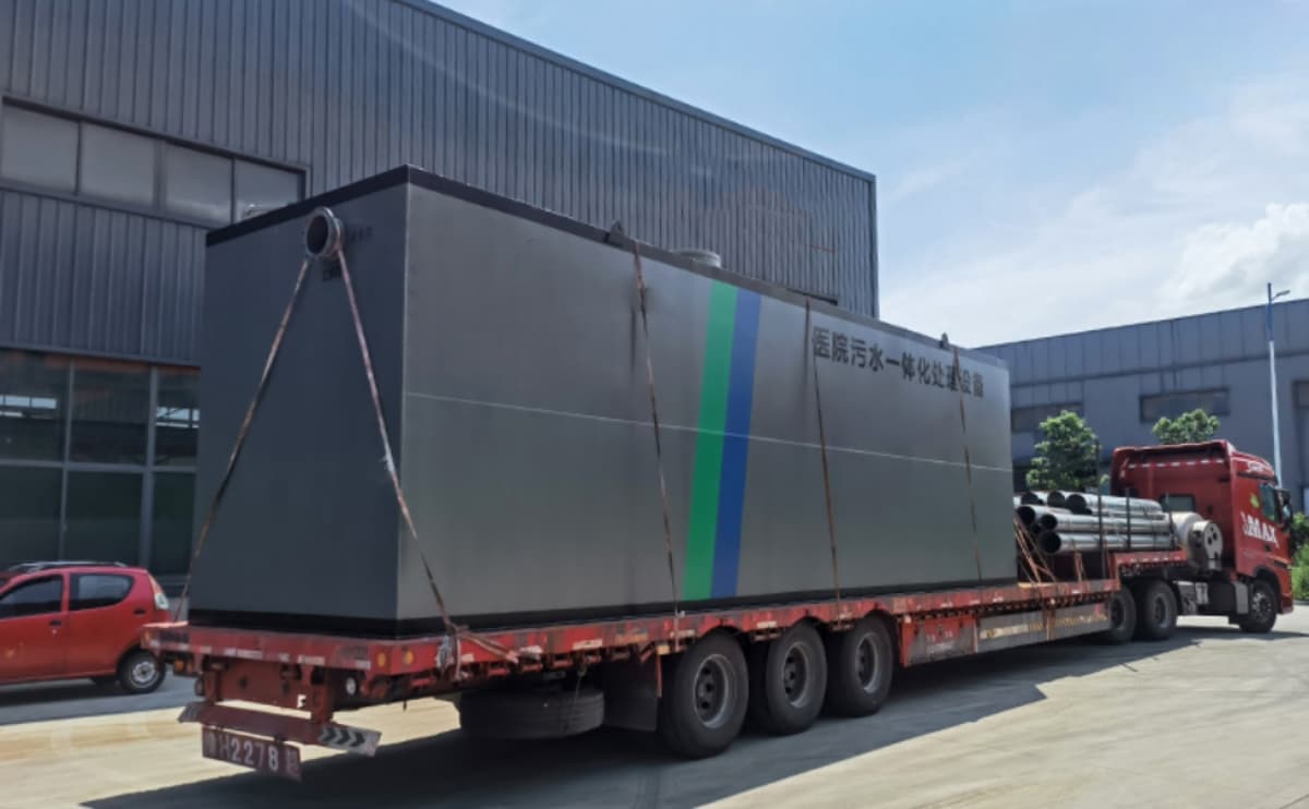 Integrated 90 m3 per day hospital wastewater treatment equipment on a transport trailer for export to Pakistan